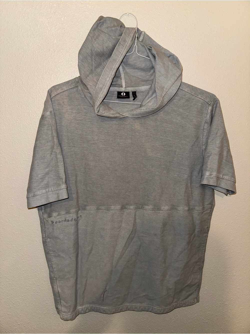 Men's Bearded Goat Short-Sleeve Hooded Shirt in Light Gray